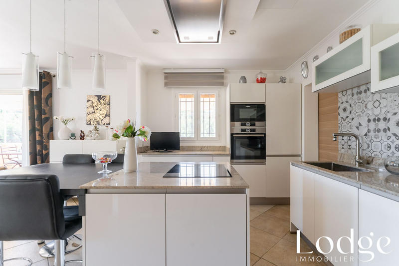 Maison - 159 m² - 6 pièces