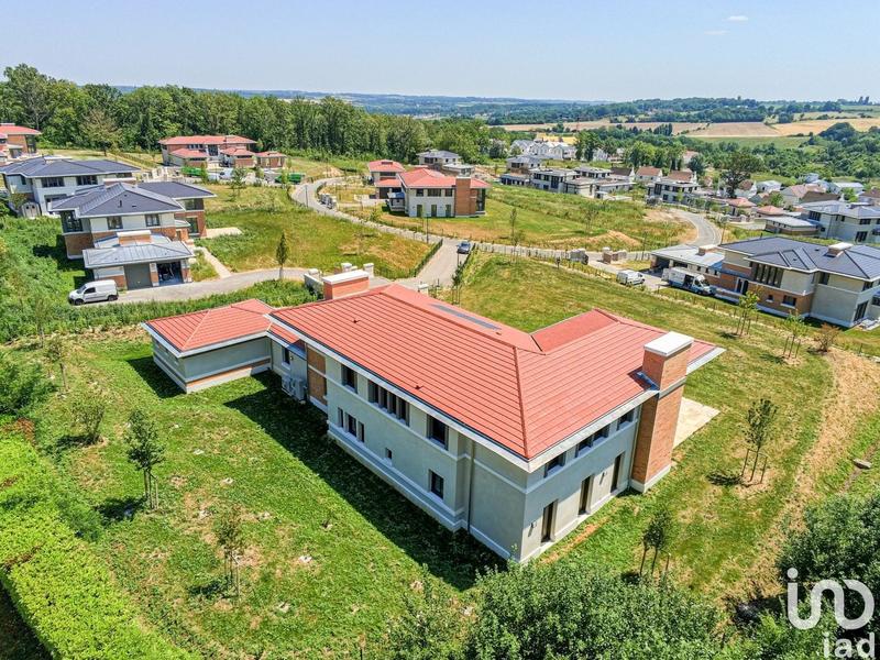 Maison - 355 m² - 9 pièces