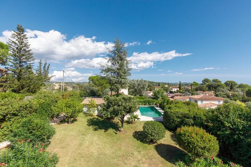 Maison - 300 m² - 8 pièces