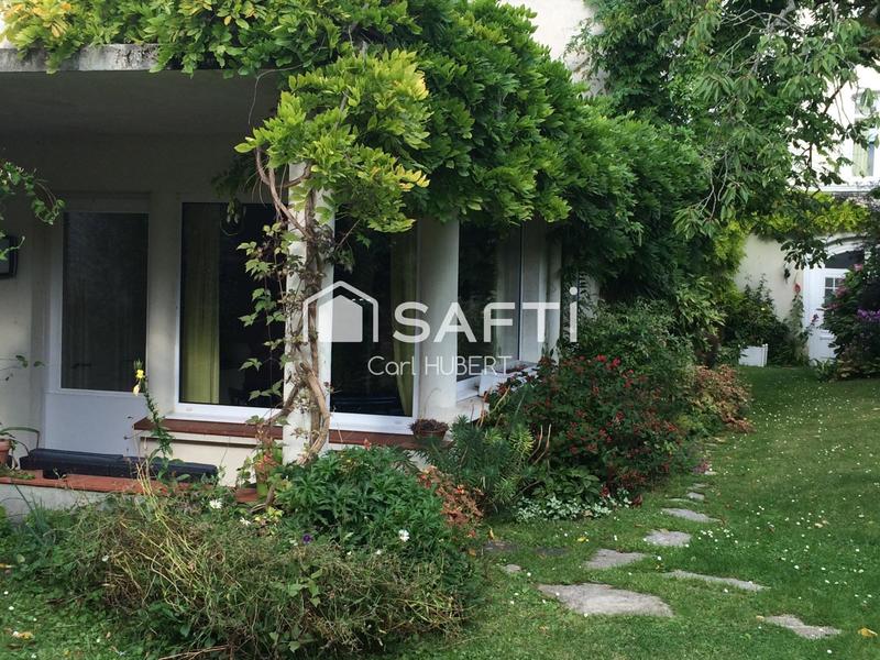 Maison - 284 m² - 12 pièces