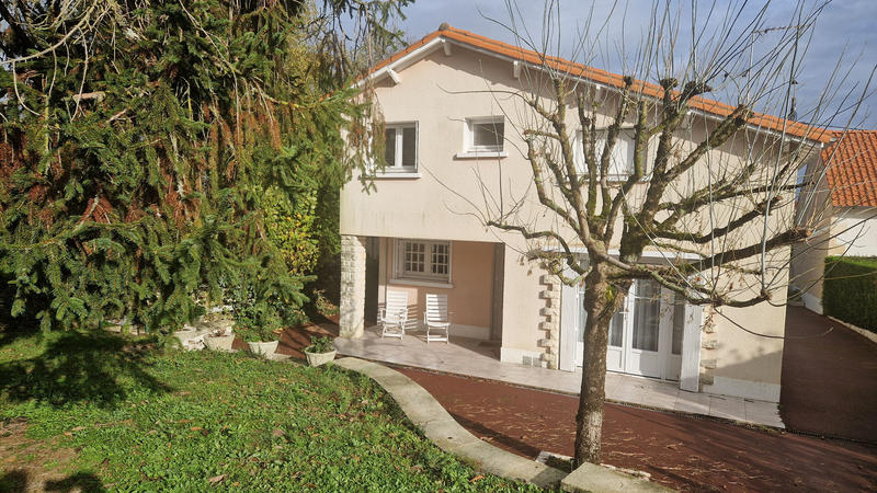 Maison - 146 m² - 8 pièces