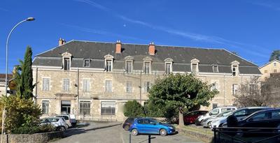 Château - 2 100 m² - 35 pièces