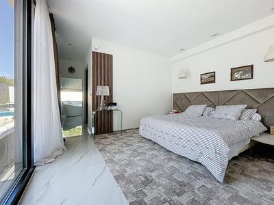 Maison - 231 m² - 6 pièces