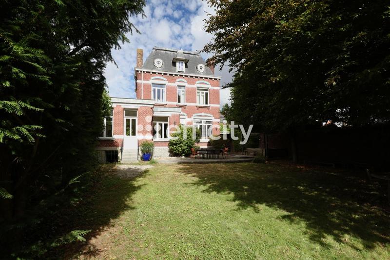 Maison - 200 m² - 7 pièces