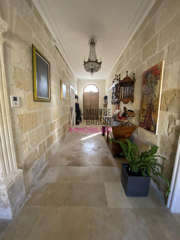 Maison - 590 m² - 14 pièces