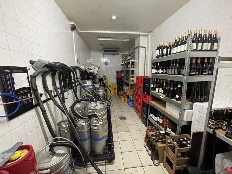 Magasins - 1 161 m² - 9 pièces