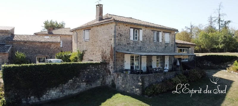 Maison - 260 m² - 8 pièces