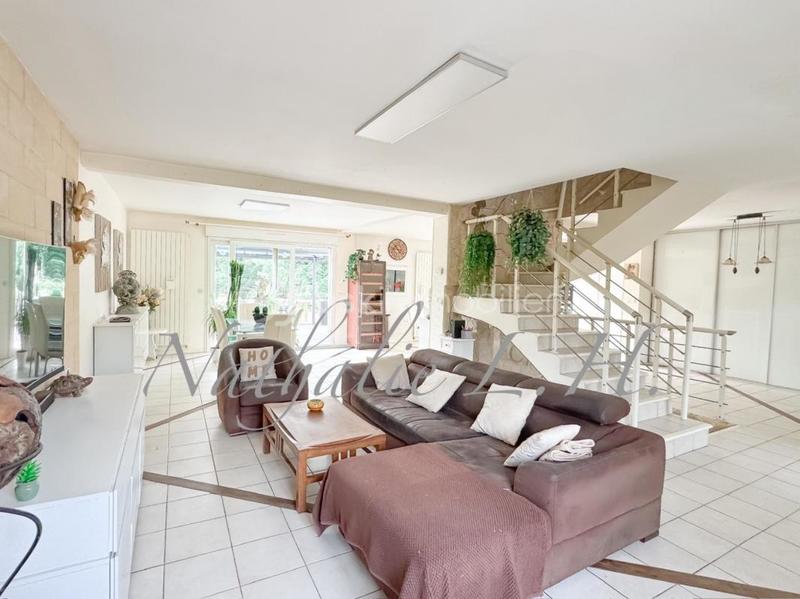 Demeure - 240 m² - 8 pièces