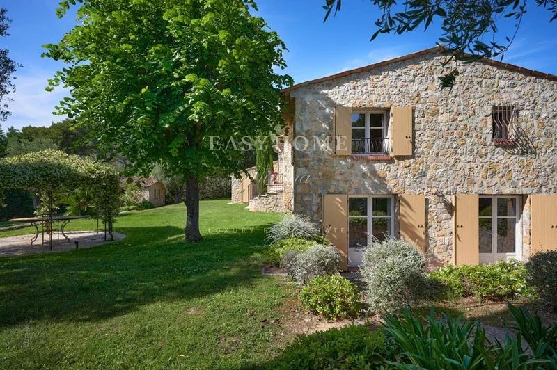 Villa - 380 m² - 10 pièces