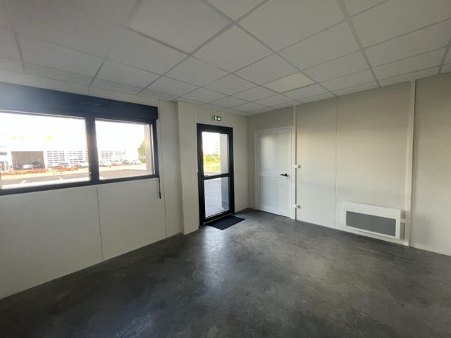 Local d'activité / Entrepôt - 250 m²