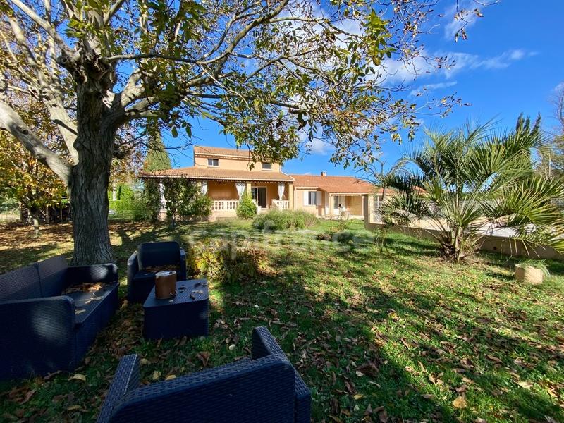 Propriété - 240 m² - 10 pièces