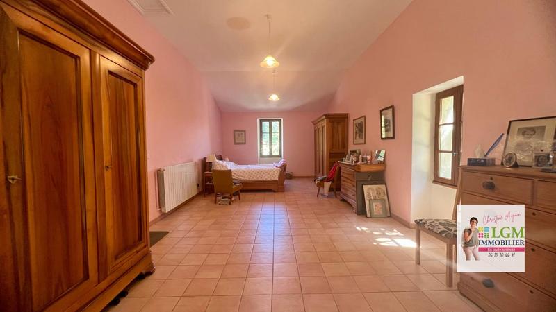 Maison - 457 m² - 13 pièces