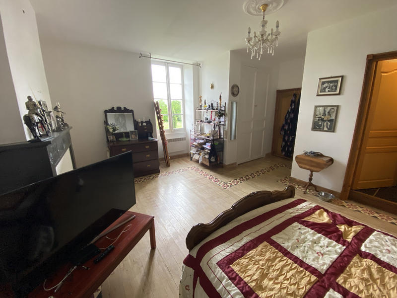 Maison - 240 m² - 8 pièces