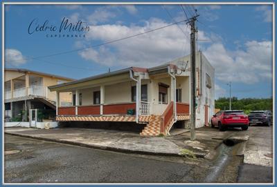 Maison - 138 m² - 8 pièces