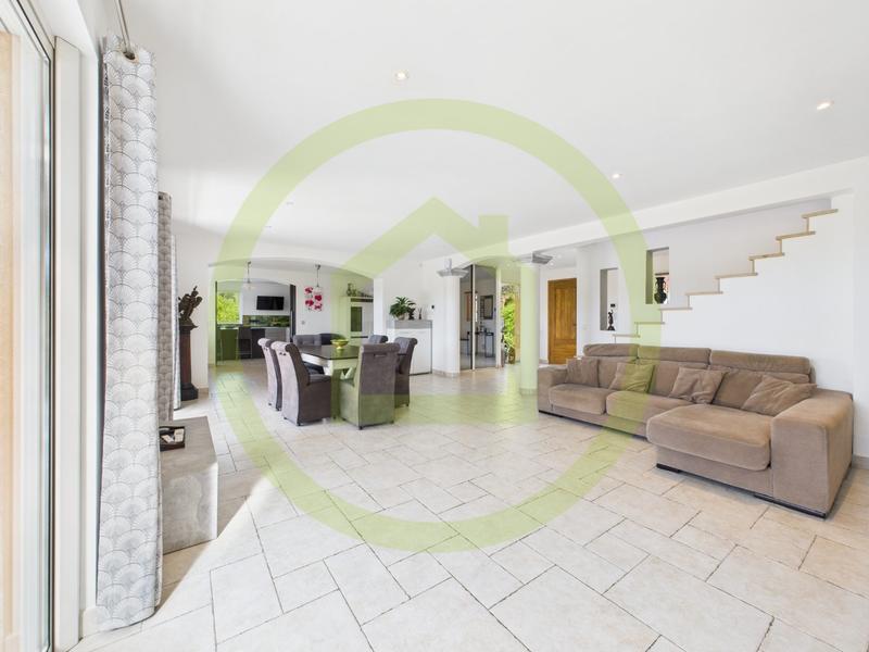 Maison - 423 m² - 7 pièces