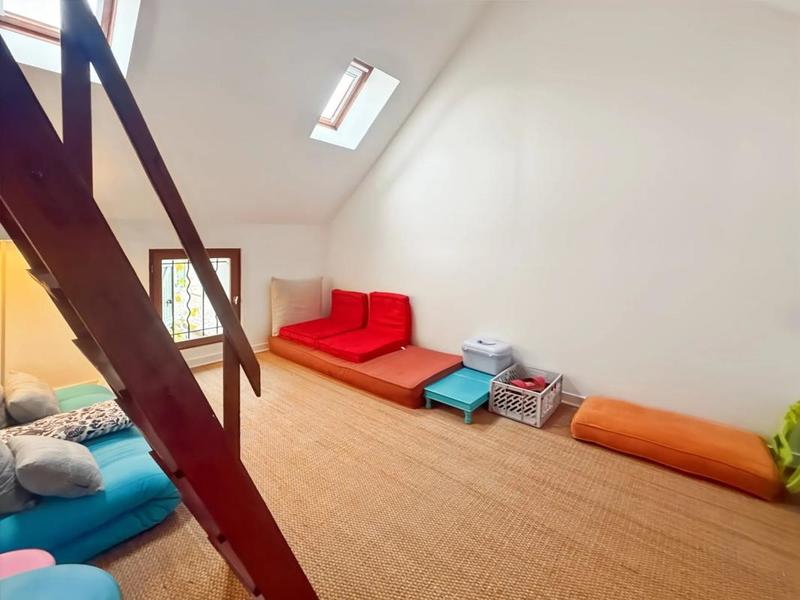 Maison - 240 m² - 9 pièces