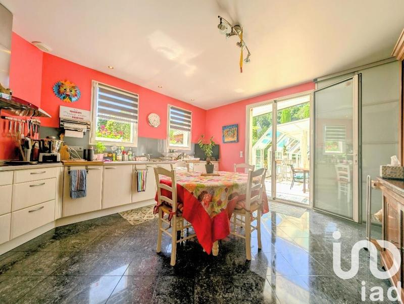 Maison - 300 m² - 12 pièces