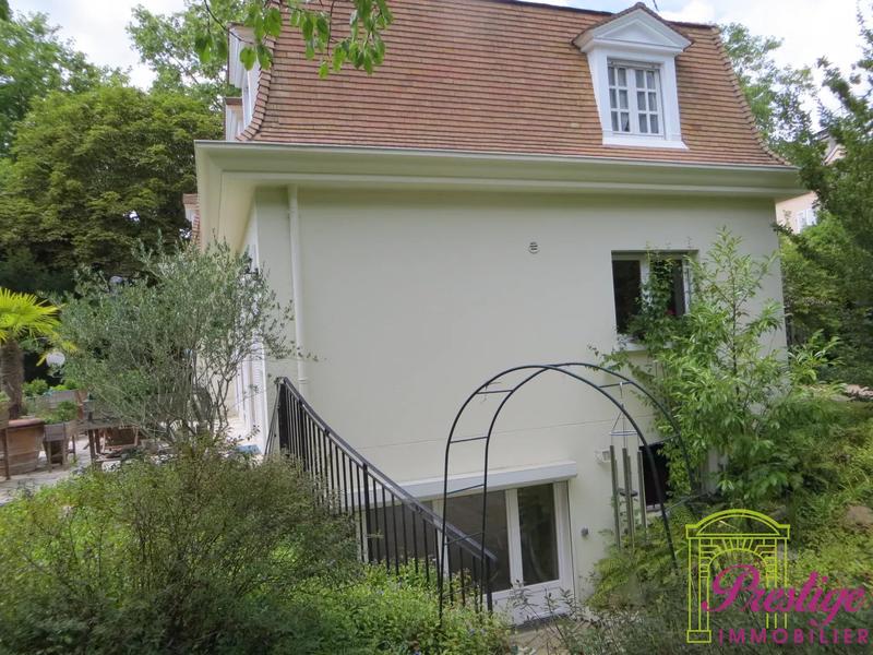 Propriété - 275 m² - 7 pièces