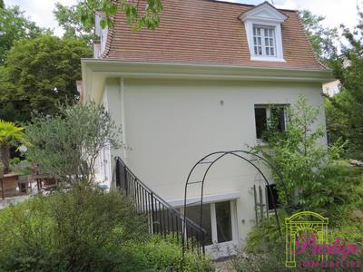 Propriété - 275 m² - 7 pièces