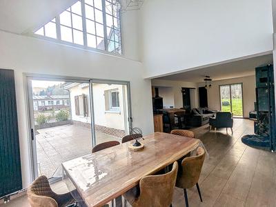 Maison - 170 m² - 9 pièces