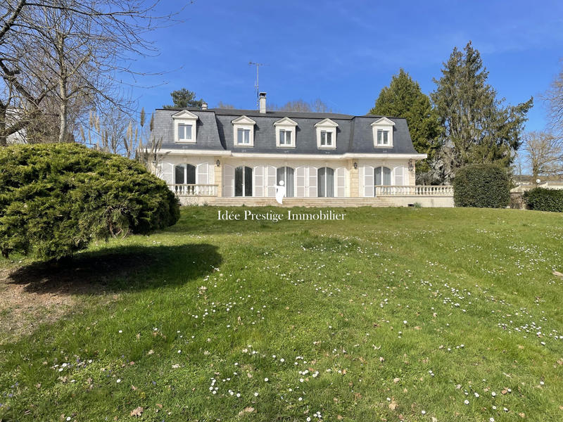 Maison - 443 m² - 12 pièces