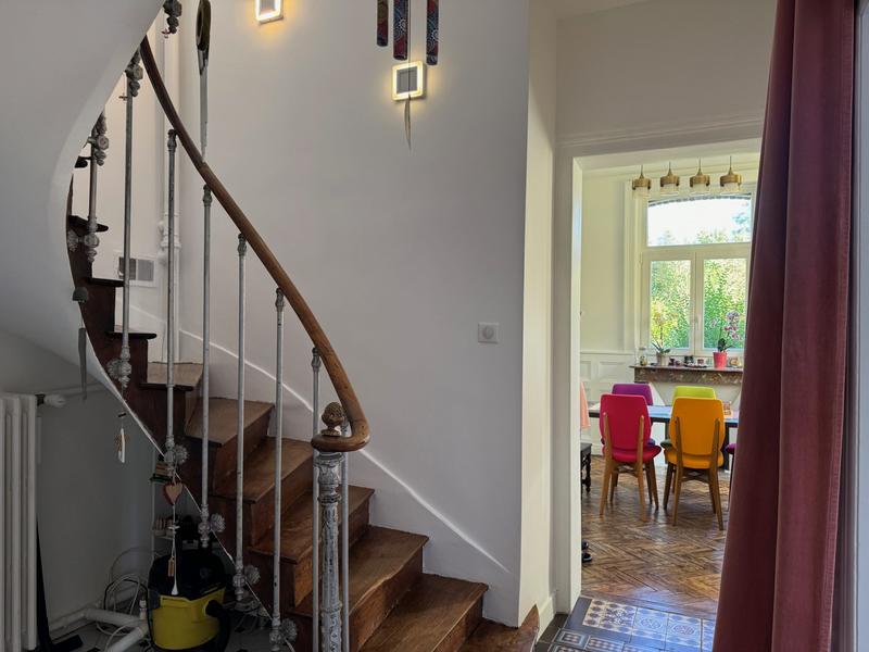 Maison - 195 m² - 9 pièces