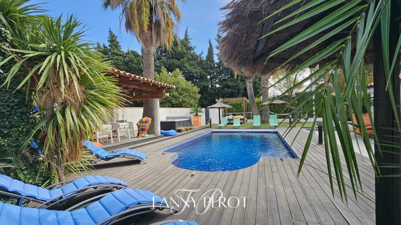 Maison - 205 m² - 6 pièces