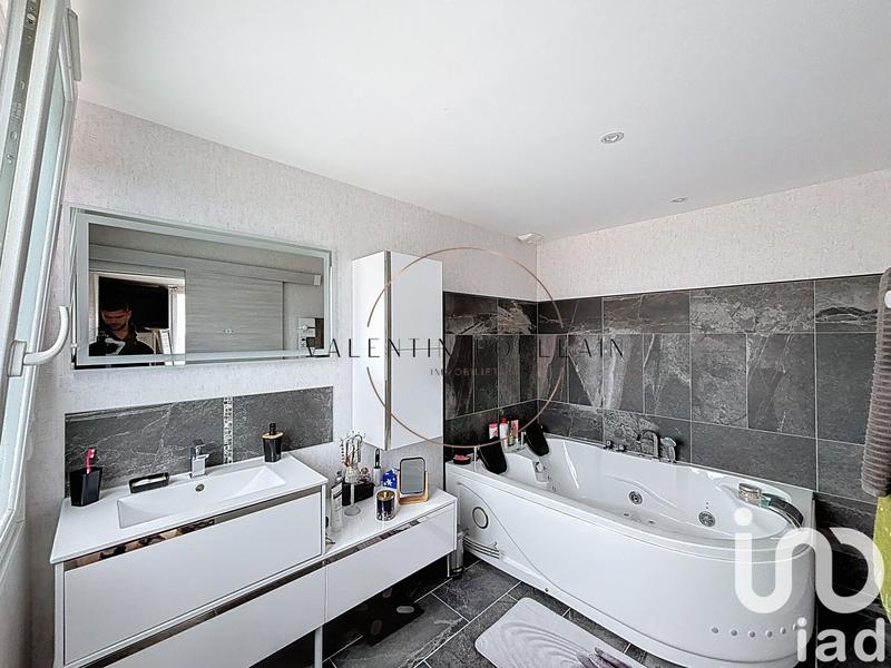 Maison - 181 m² - 7 pièces