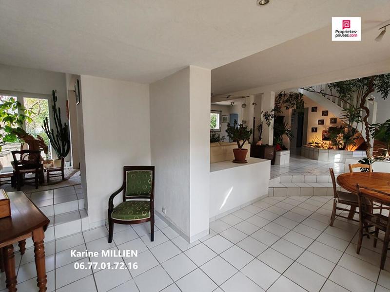 Maison - 204 m² - 6 pièces