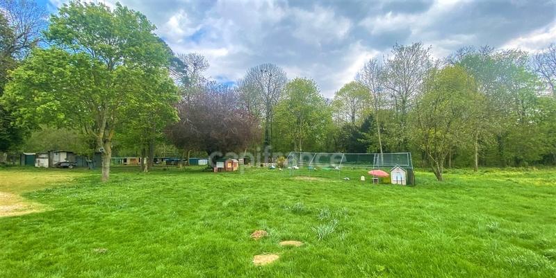 Propriété - 600 m² - 23 pièces