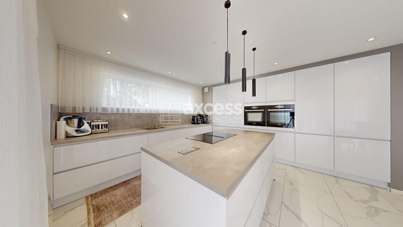 Maison - 180 m² - 6 pièces