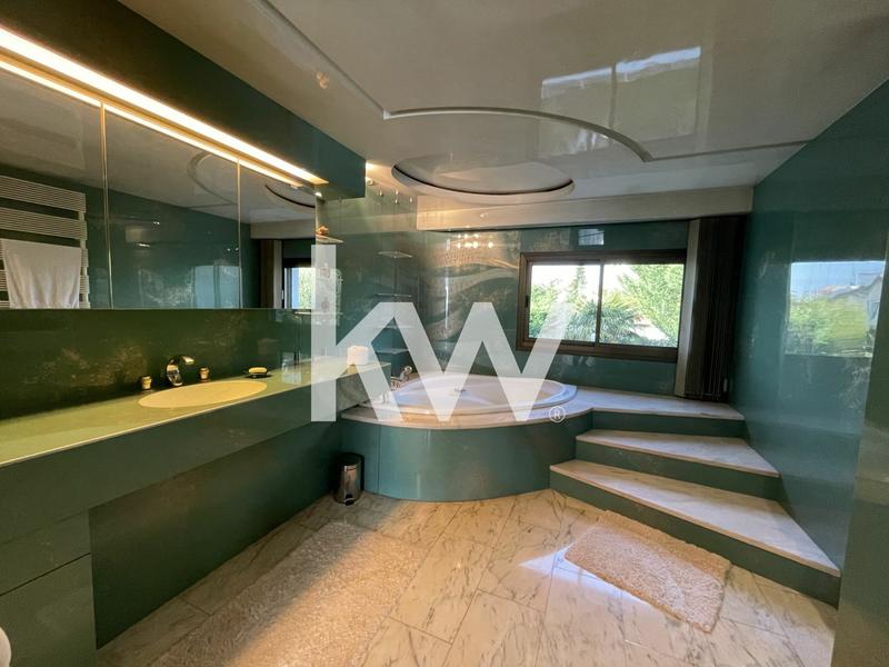 Maison d'architecte - 258 m² - 6 pièces