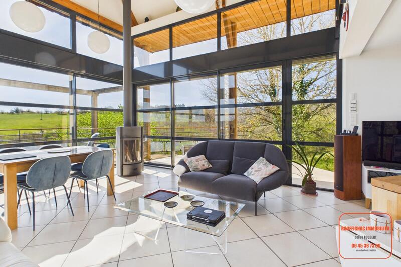 Maison - 210 m² - 8 pièces