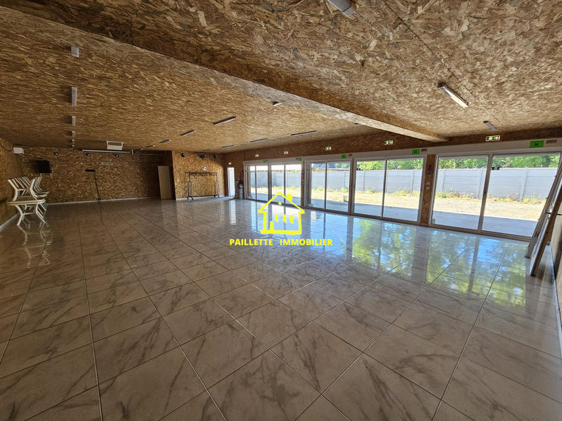 Maison - 1 000 m² - 30 pièces