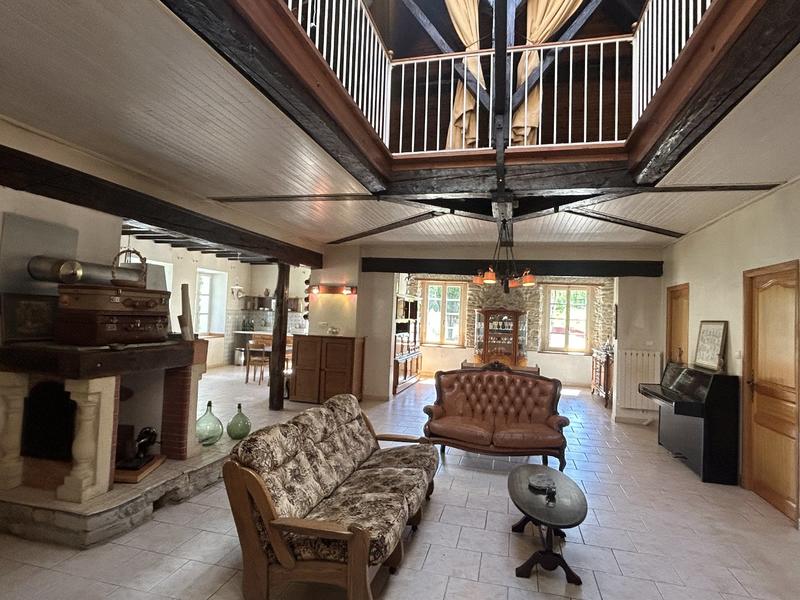 Maison - 290 m² - 12 pièces