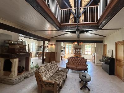 Maison - 290 m² - 12 pièces