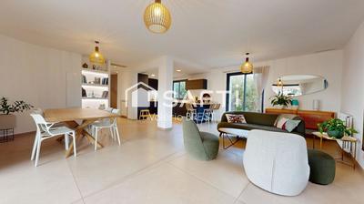 Maison - 210 m² - 8 pièces