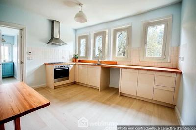 Maison - 181 m² - 9 pièces