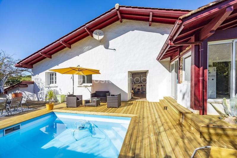 Maison - 250 m² - 9 pièces