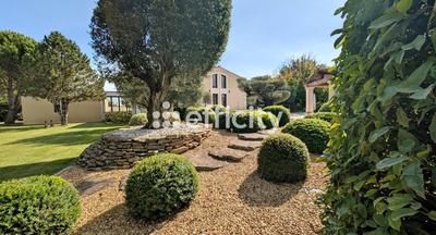 Villa - 300 m² - 7 pièces