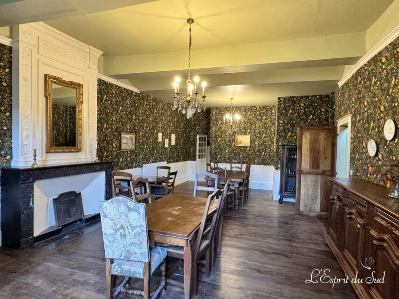 Maison - 668 m² - 14 pièces