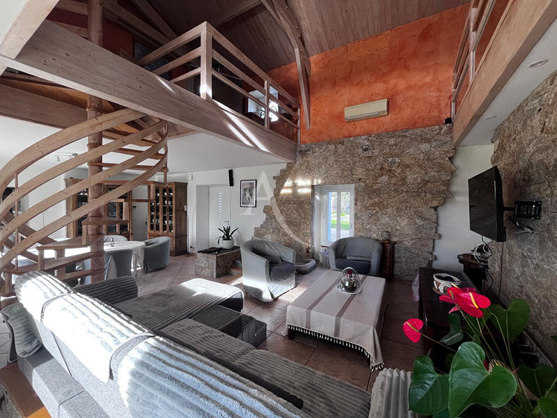 Demeure - 174 m² - 7 pièces