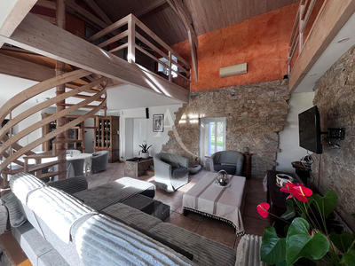 Demeure - 174 m² - 7 pièces