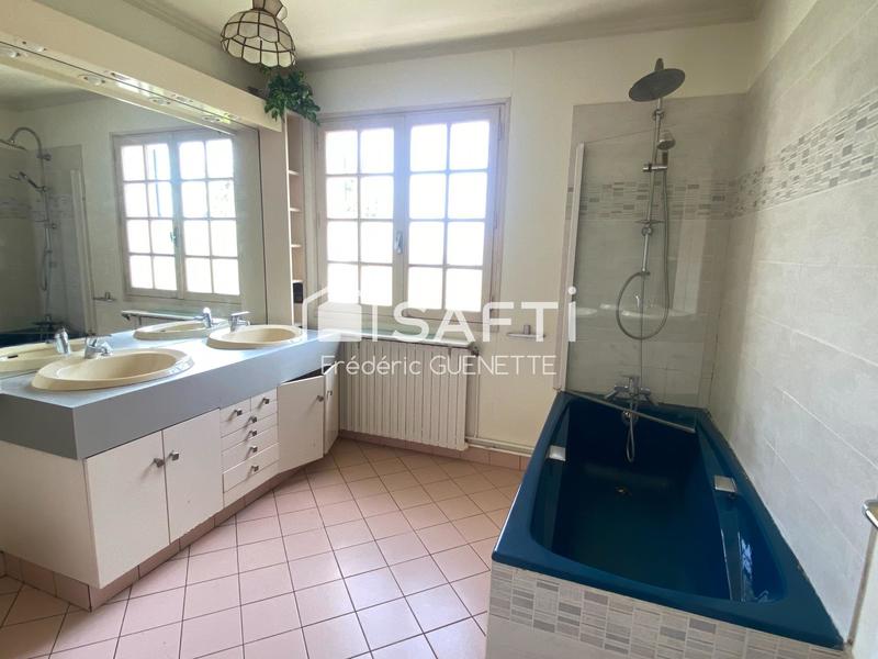 Maison - 137 m² - 6 pièces