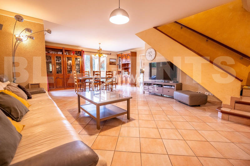 Maison - 291 m² - 10 pièces