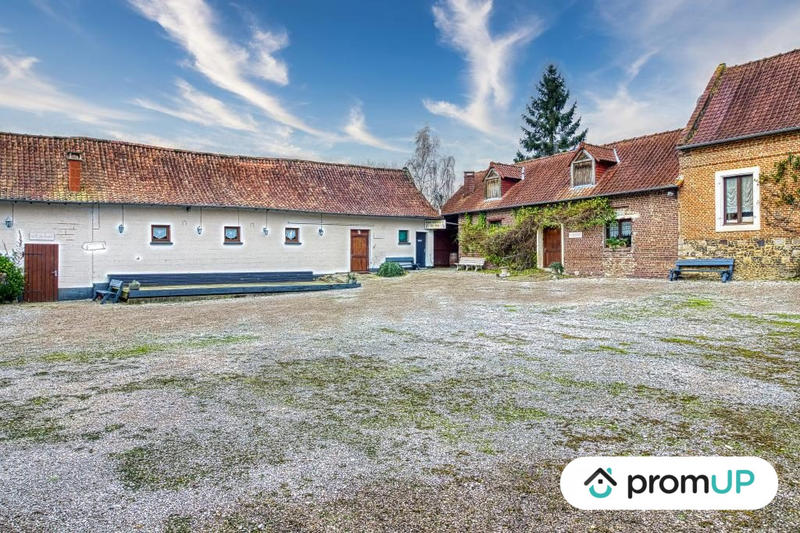 Maison traditionnelle - 295 m² - 7 pièces