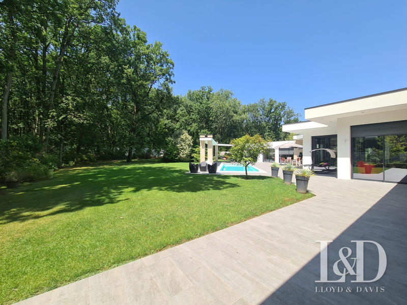 Maison - 433 m² - 12 pièces