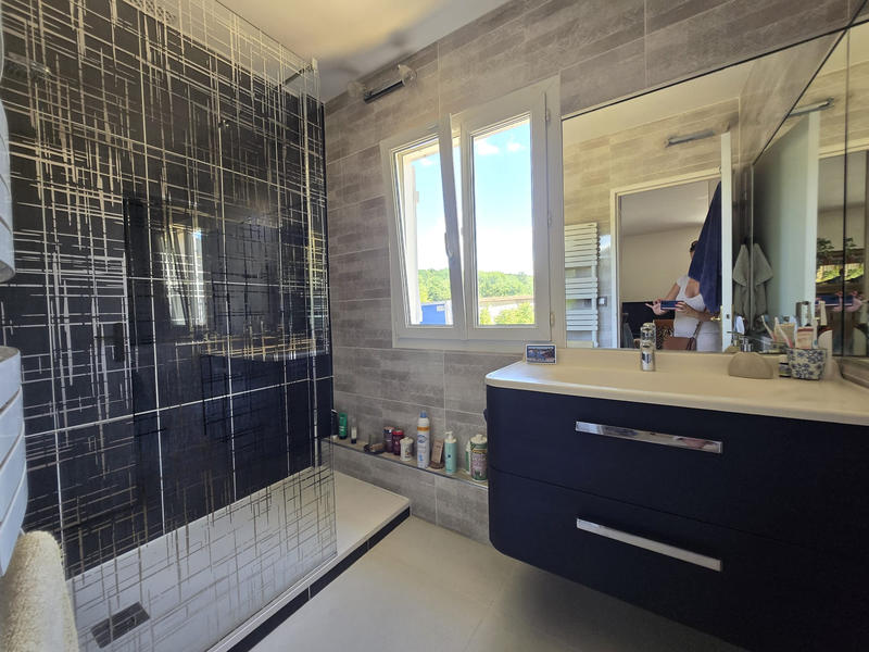 Maison - 230 m² - 9 pièces