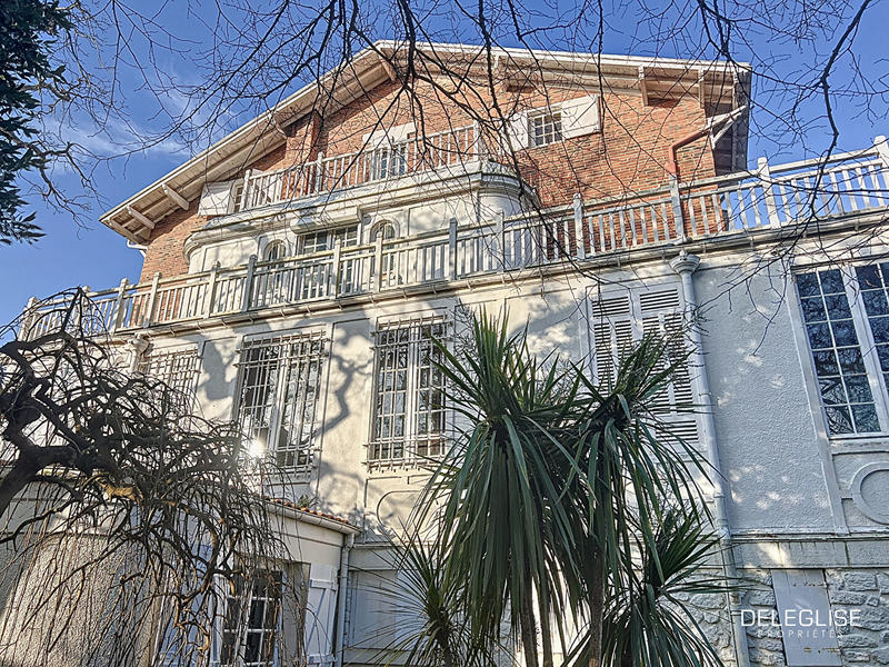 Demeure - 510 m² - 15 pièces