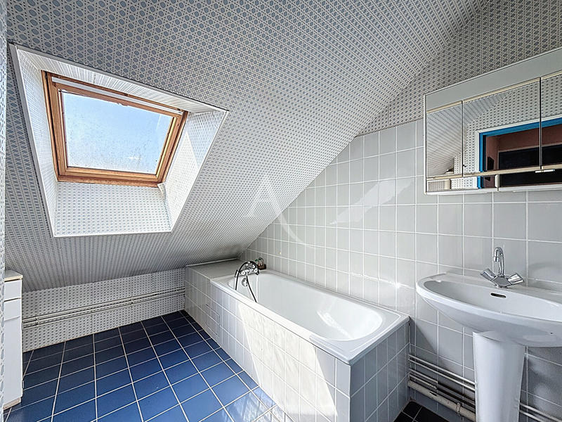 Maison - 180 m² - 7 pièces